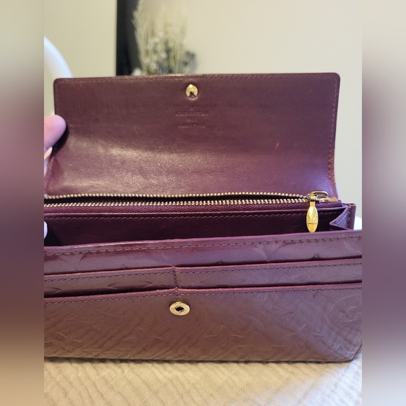 💯Authentic Louis Vuitton Vernis Bordeaux Sarah Wallet - Picture 15 of 16